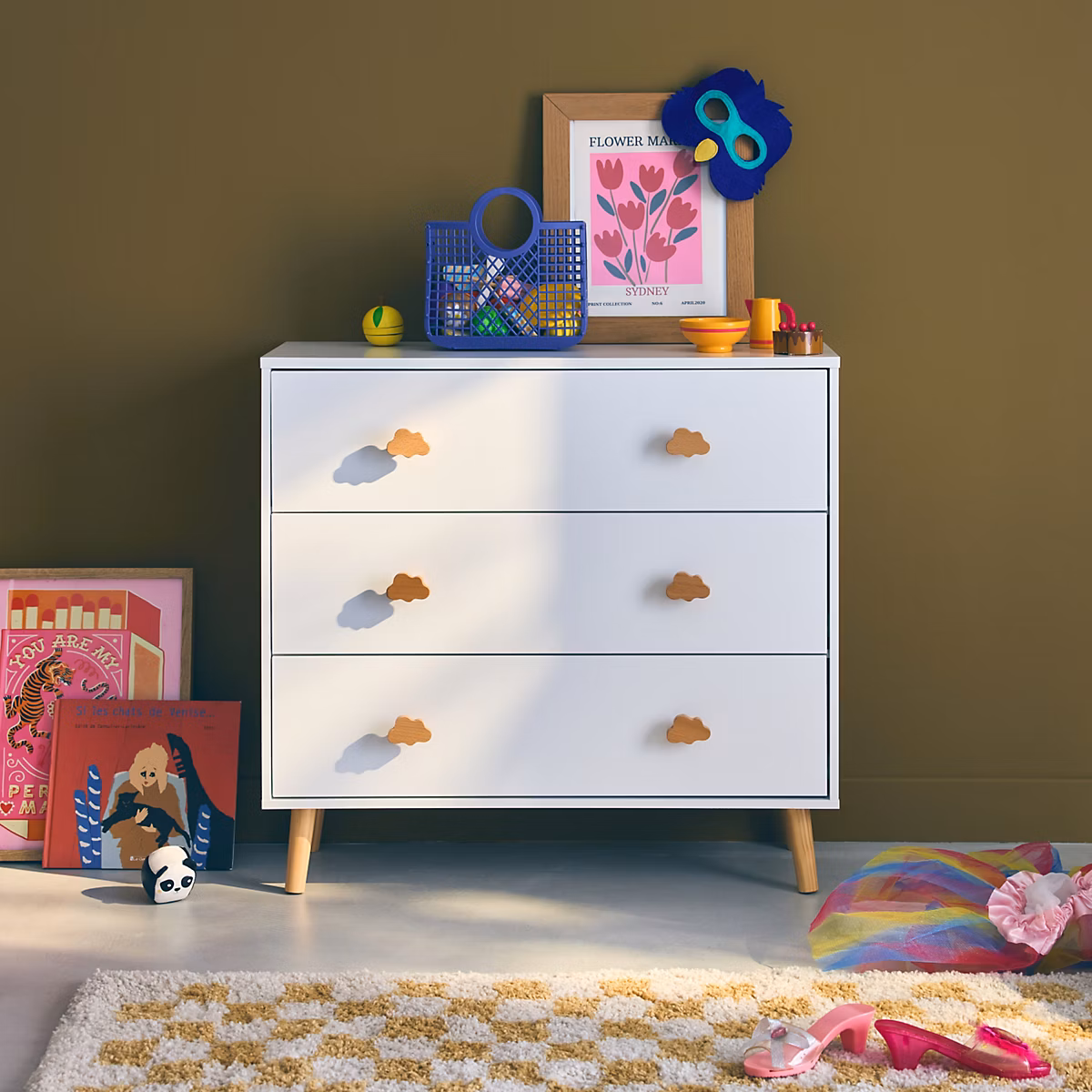 Meuble – Commode enfant. décor bois. blanc. 3 tiroirs. pieds et poignées nuage en pin