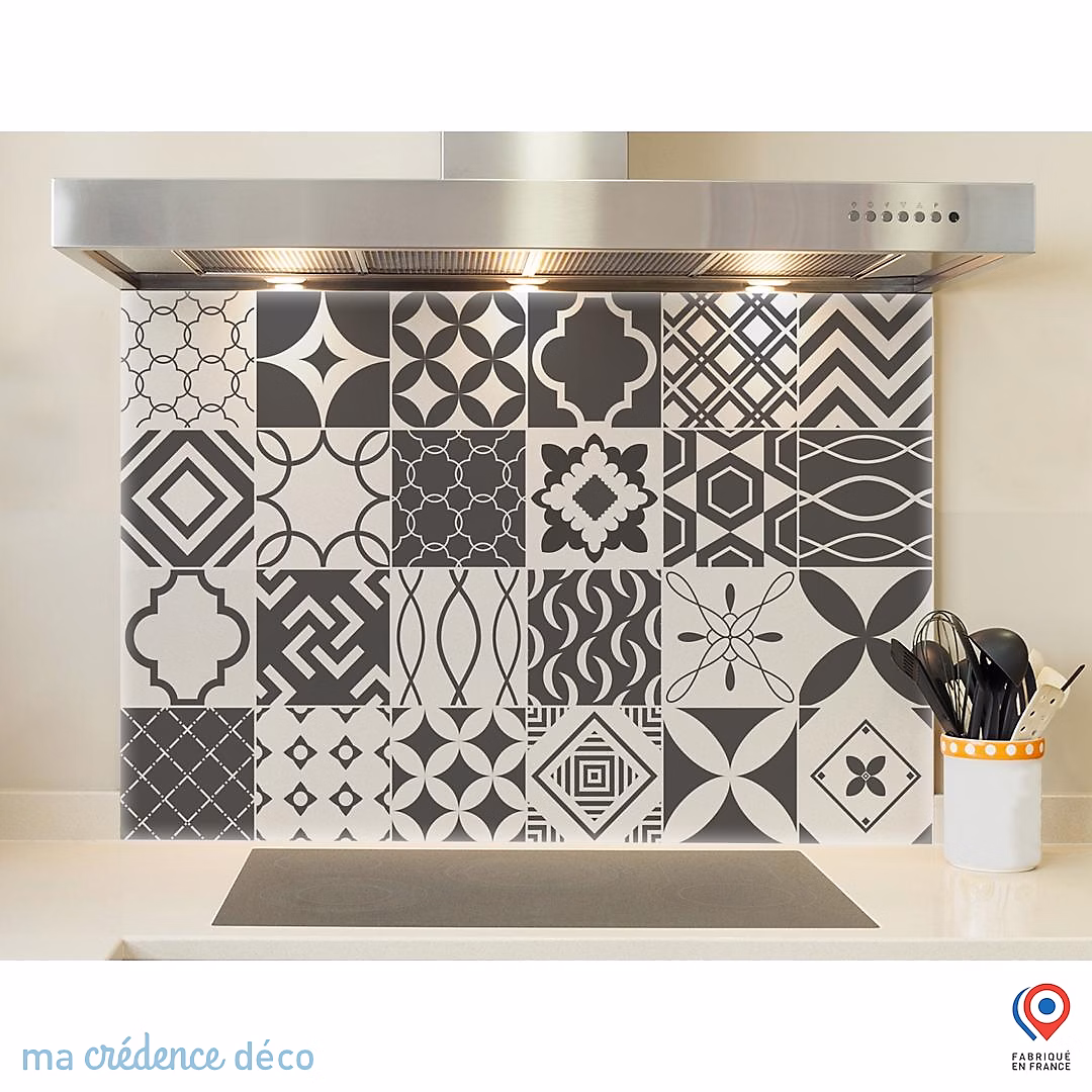 Crédence cuisine fond de hotte Carreaux ciment gris foncé et blanc – Verre trempé, L 60 cm x H 45 cm, MaCrédenceDéco