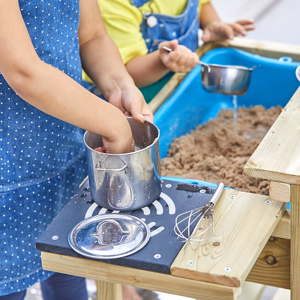Jouet – Cuisine extérieure premier âge EARLY FUN en bois marron
