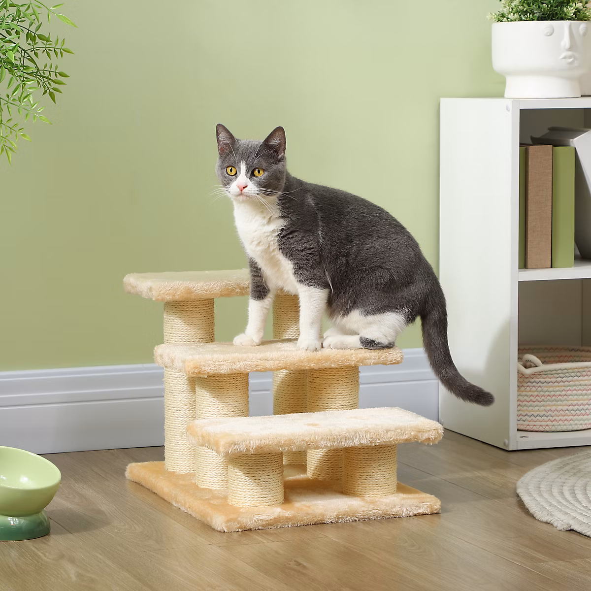 Escalier pour animaux 45 × 35 × 34 cm en panneaux de particules beige avec griffoirs
