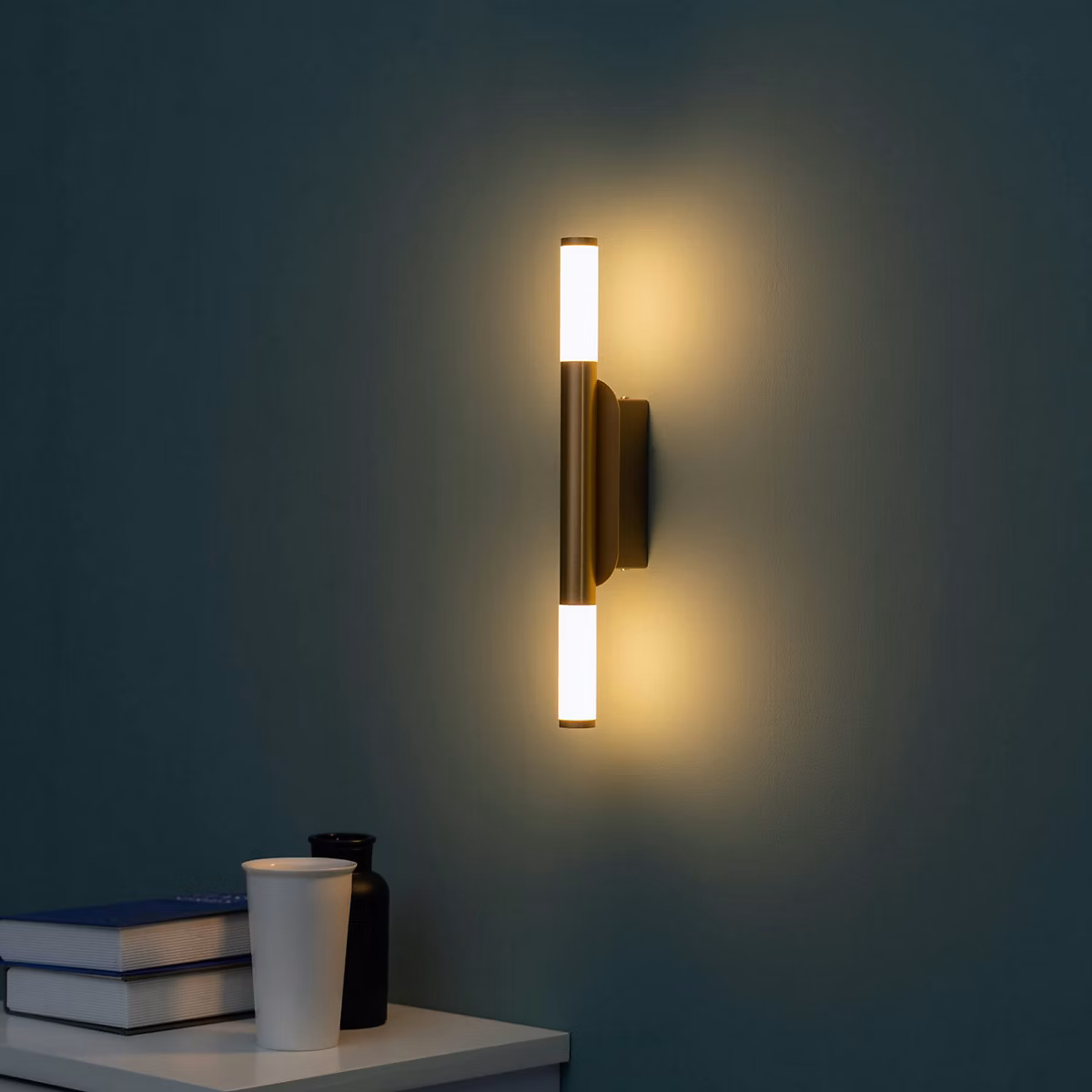 Applique LED double éclairage doré – Barletta