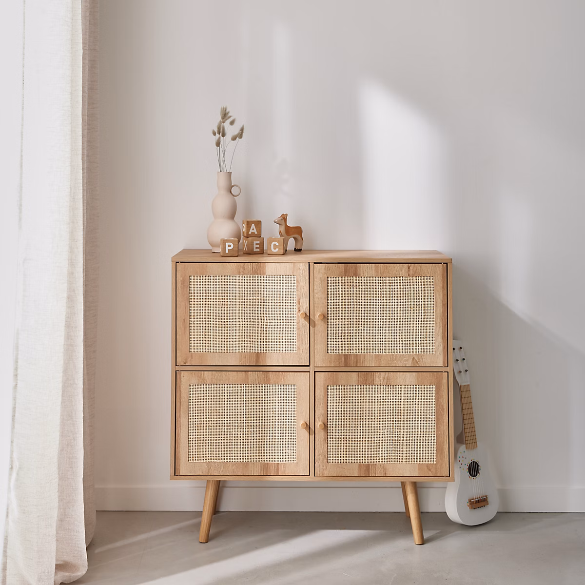 Commode enfant décor bois 4 portes en cannage – Réf. TKLPKXHVI1311521450