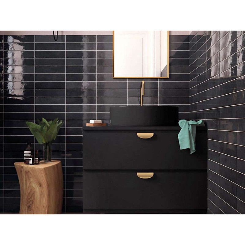Carrelage mur effet zellige noir brillant 6x24 – 6 cm TRIBECA BASALT