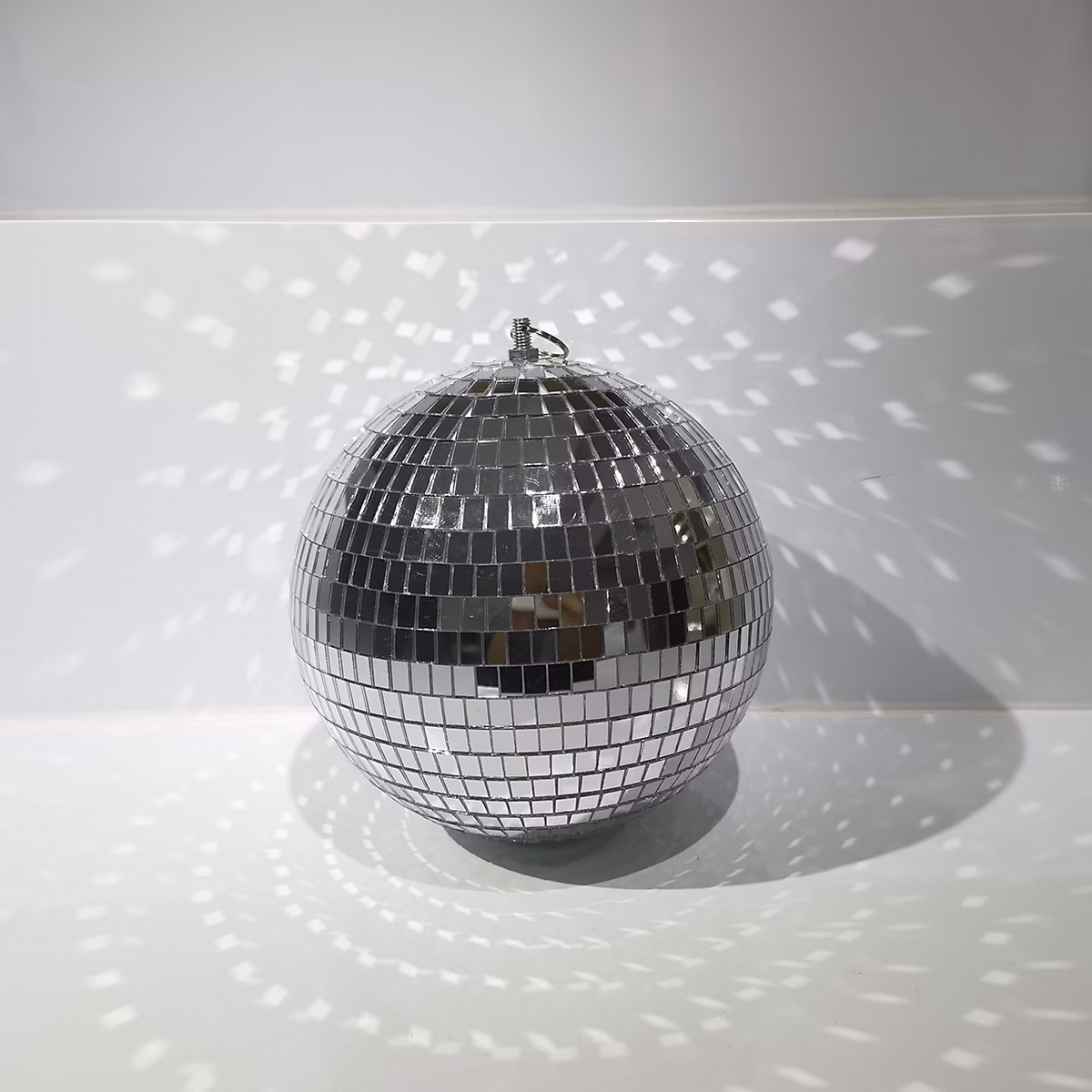 Boule à facettes disco décorative D20cm – Réf. QFQKIPPAO7868914561