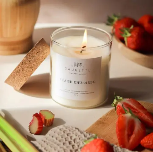 Bougie parfumée avec pochon Saugettes Les Essentielles senteur fraise rhubarbe - 100 g